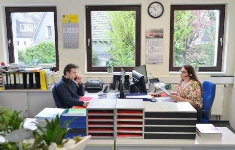 Unser Kundendienstleiter & unsere Sekretärin